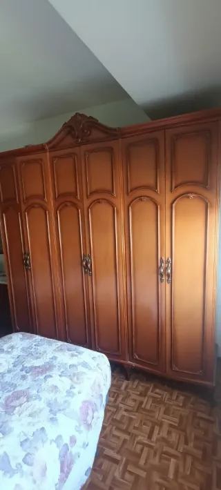 Conjunto dormitorio: armario, cómoda, mesilla