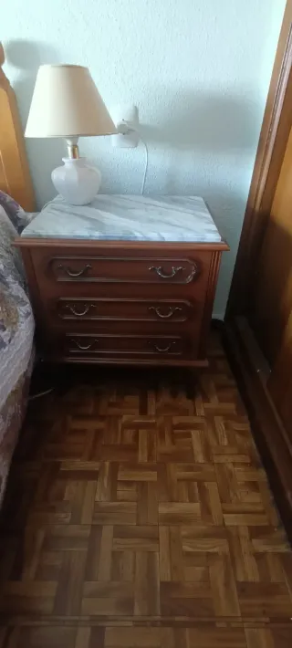 Conjunto dormitorio: armario, cómoda, mesilla