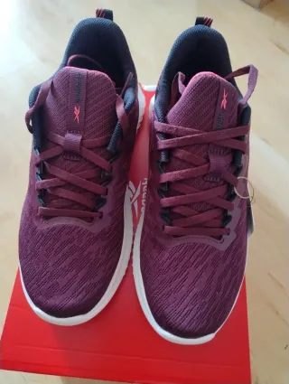 Zapatillas Reebok Moradas y Blancas