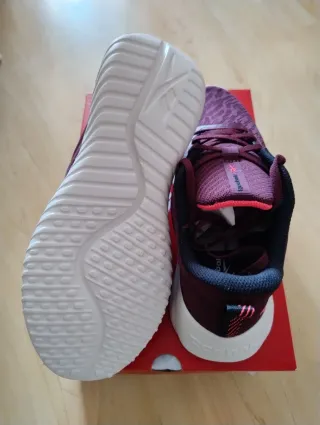 Zapatillas Reebok Moradas y Blancas