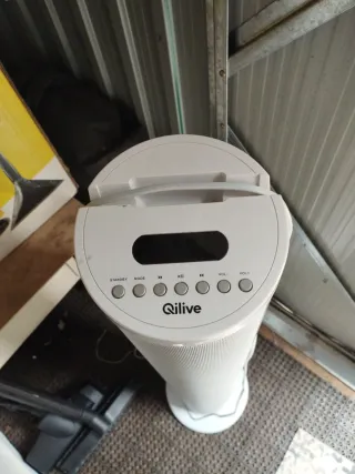 Altavoz de pie blanco