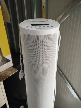 Altavoz de pie blanco