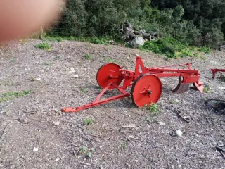 Arado de volteo para tierra