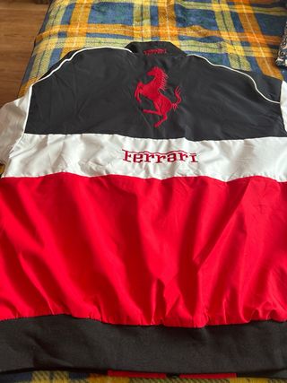 Cazadora Ferrari Negra y Roja