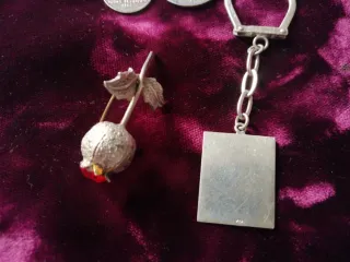Llavero Plata, Broche Granada, Medallas