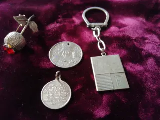 Llavero Plata, Broche Granada, Medallas