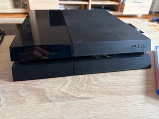 PS4 (PlayStation 4) con 2 mandos y juego
