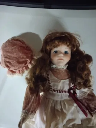 Muñeca antigua de porcelana