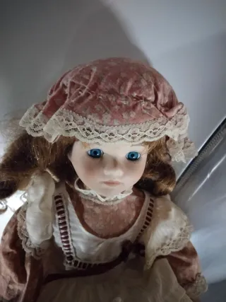 Muñeca antigua de porcelana
