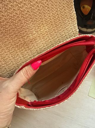 Riñonera beige y roja sin usar