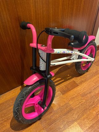 Bicicleta de equilibrio rosa para niña