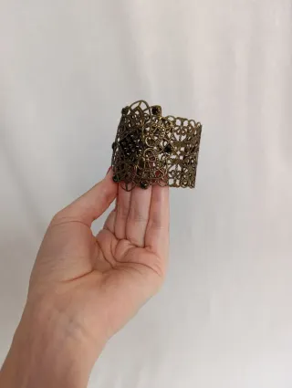 Brazalete con pedrería