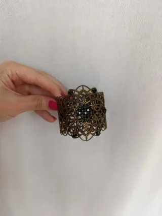 Brazalete con pedrería