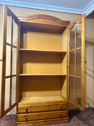 Mueble madera maciza con vitrina y cajones
