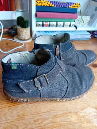 Botín de piel negro