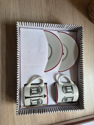 Set di 2 tazze piccole e piattini di H&M home