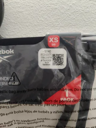 Top deportivo Reebok negro talla XS sin estrenar