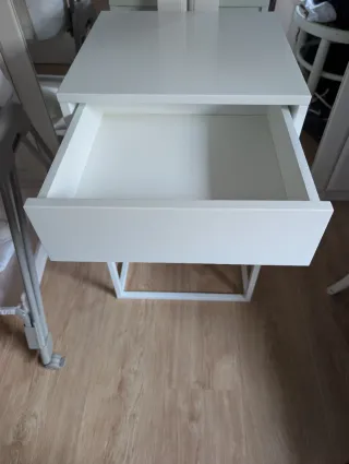 Mesita de noche IKEA VIKHAMMER blanca