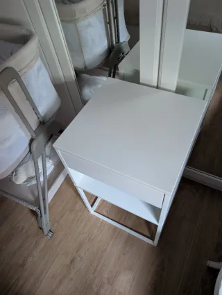 Mesita de noche IKEA VIKHAMMER blanca