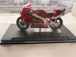 Conjunto de motos 1/24 compuesto de 6 motos .