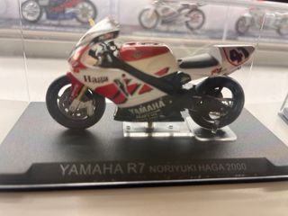 Conjunto de motos 1/24 compuesto de 6 motos .