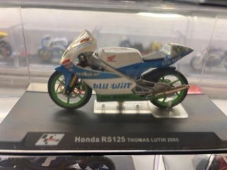 Conjunto de motos 1/24 compuesto de 6 motos .