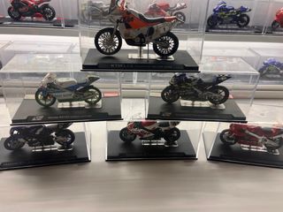 Conjunto de motos 1/24 compuesto de 6 motos .