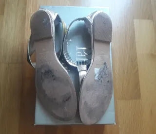 Sandalias Pedro del Hierro doradas y plateadas