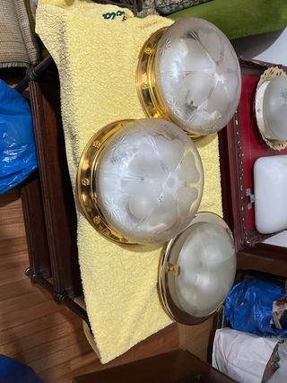 Lámparas de techo doradas y de cristal