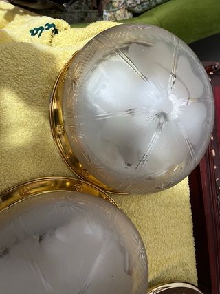 Lámparas de techo doradas y de cristal