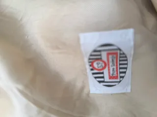 Vestido de fiesta beige con encaje