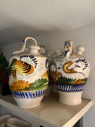 Botijos antiguos decorados