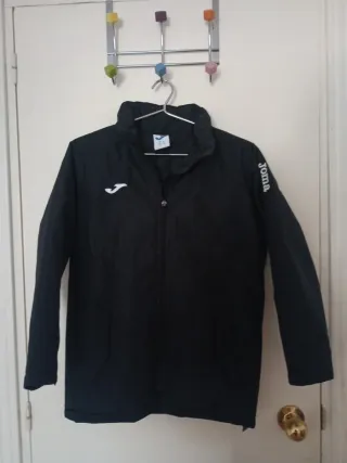 Chaqueta Joma Negra con Capucha