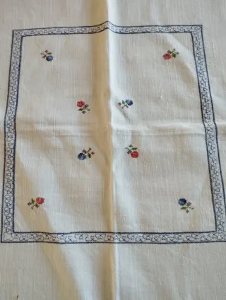 Mantel y 6 servilletas bordados