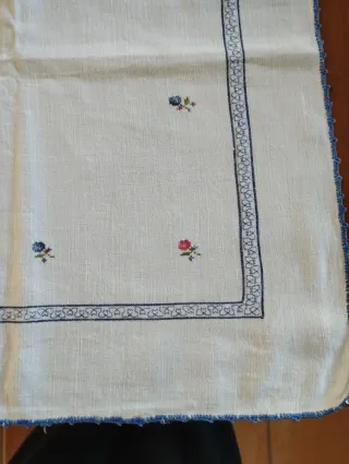 Mantel y 6 servilletas bordados