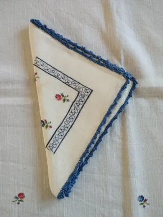Mantel y 6 servilletas bordados