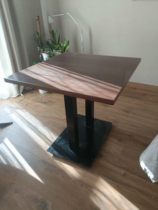 Mesa de restaurante cuadrada