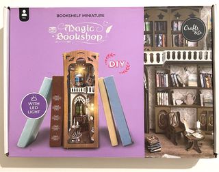 Maqueta Book Nook librería magica con luz Led