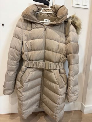 Abrigo plumífero Zara beige