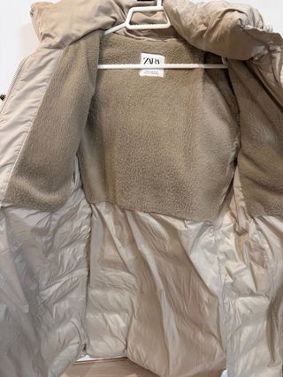 Abrigo plumífero Zara beige