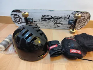 Skate + Casco y Protecciones