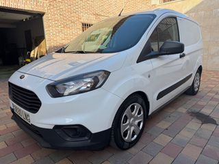 Ford Transit Courier 2021