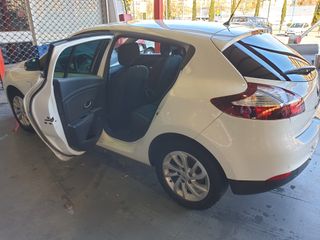 ¡Oportunidad! Vendo Renault Megane Limited (2015)