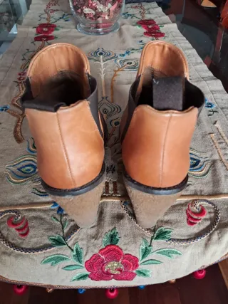 Botines de cuña alta