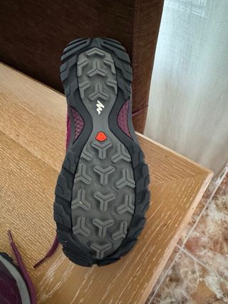 Zapatillas montaña Quechua moradas