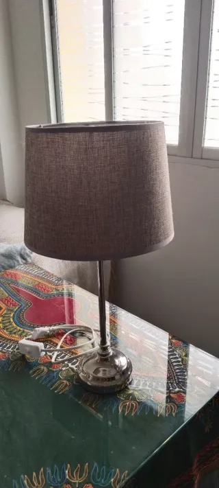 Lámpara de mesa tela y metal