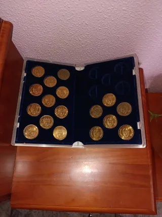 Pack Valencia CF: Monedas y Pins Jugadores