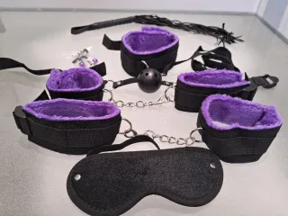 Esposas ajustables con forro púrpura