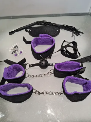 Esposas ajustables con forro púrpura