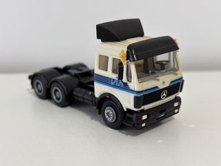 Camión Mercedes Benz escala 1/87